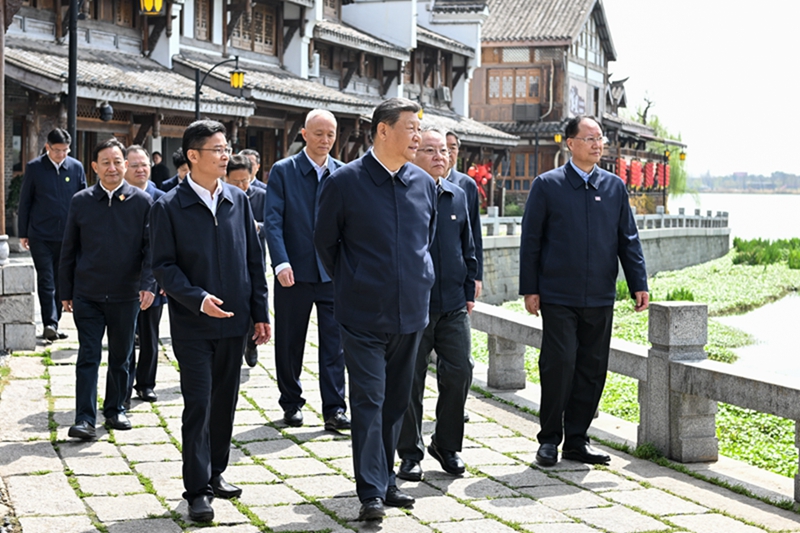 2024年3月19日，习近平总书记在湖南常德河街考察。